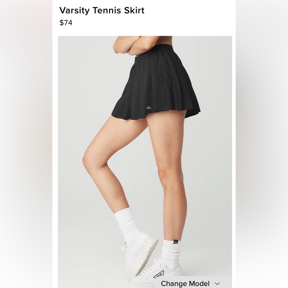 ALO YOGA
VARSITY TENNIS SKIRT
SIZE:S
Worn once 
Color: BLACK